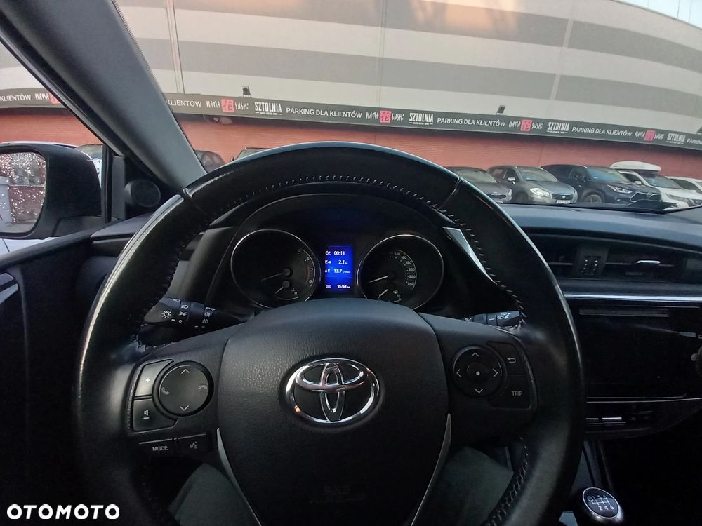 Toyota Auris 1.6 Premium Comfort - 6