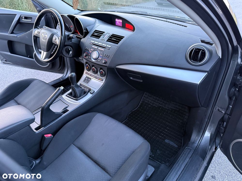 Mazda 3 1.6 Exclusive + - 8