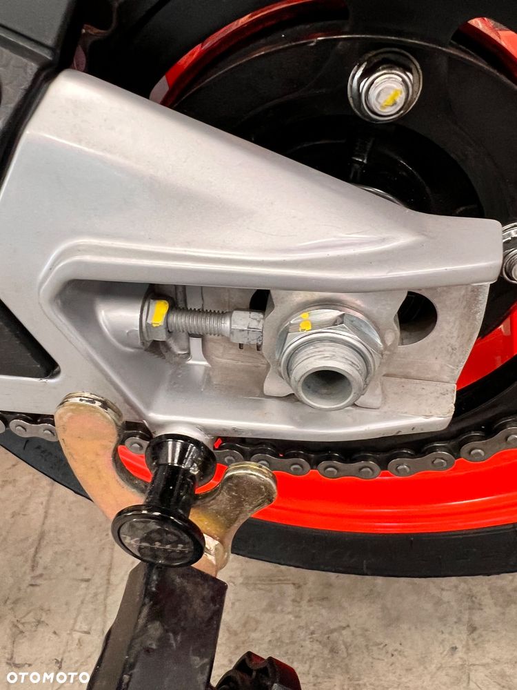 Aprilia Tuono - 32