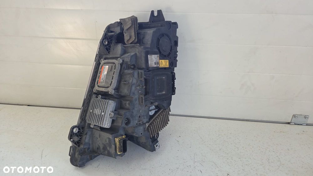 Lampa przednia reflektor xenon czarna Volvo FH4 22054759 - 3