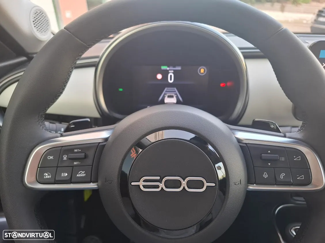 Fiat 600 HYBRID 125 Anos Edition - 20