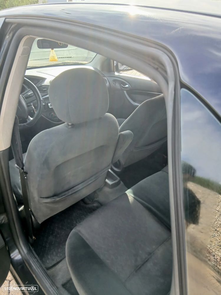 Ford Focus 1.8 TDdi Ghia - 12