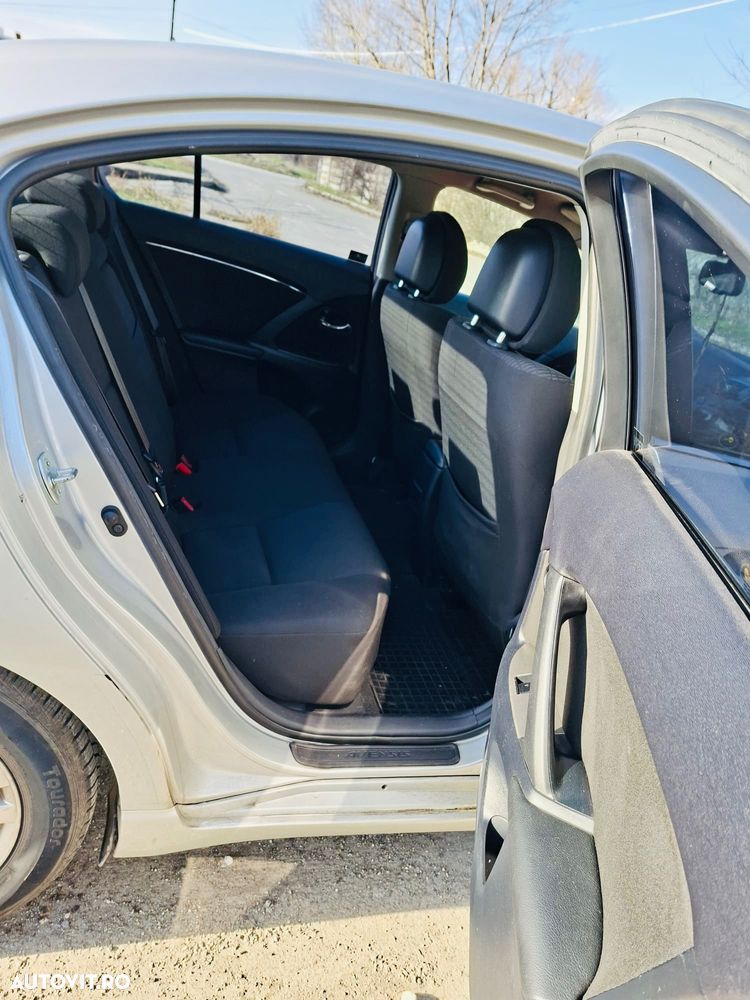 Toyota Avensis - 9