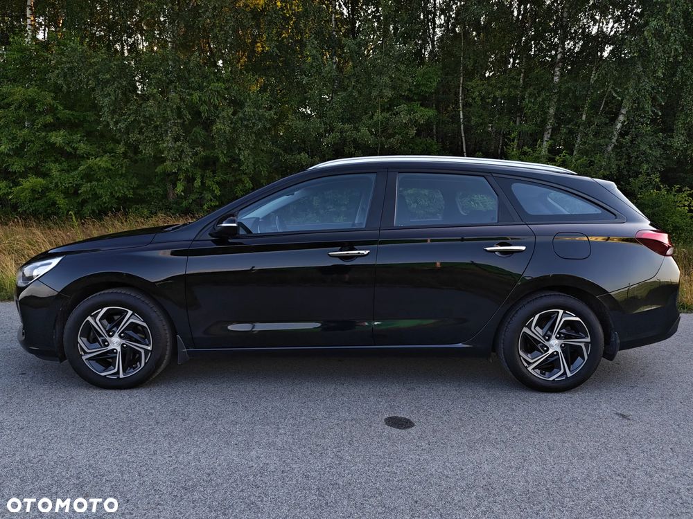 Hyundai i30 blue Kombi 1.6 CRDi Premium - 16