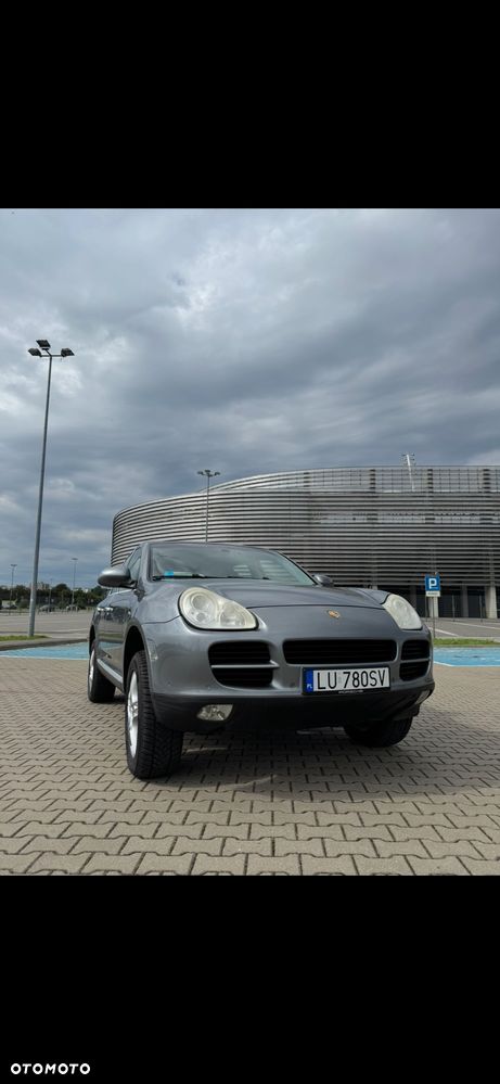 Porsche Cayenne - 1
