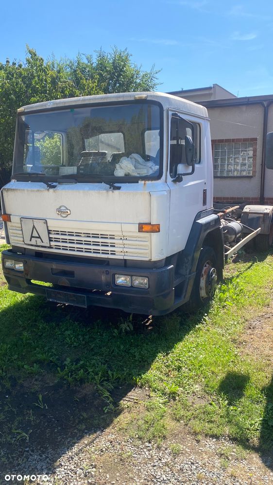 Nissan T200 - 2