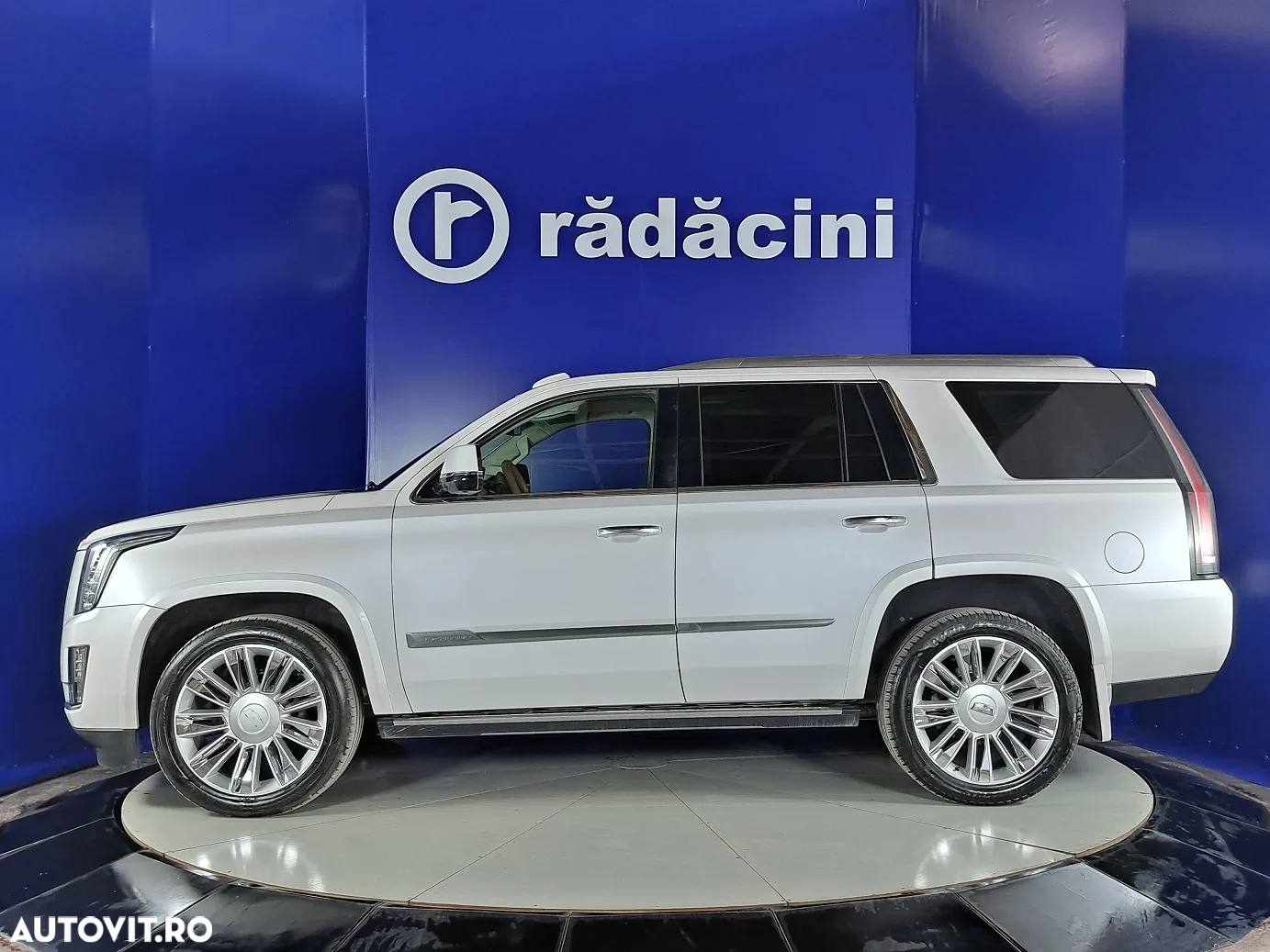 Cadillac Escalade - 2
