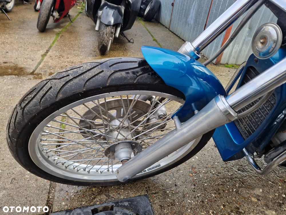 Suzuki Intruder - 32