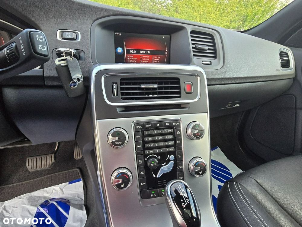 Volvo V60 D2 Geartronic Summum - 28