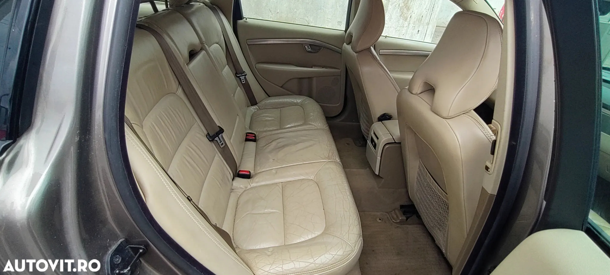 Volvo XC 70 2.4D AWD Momentum - 12