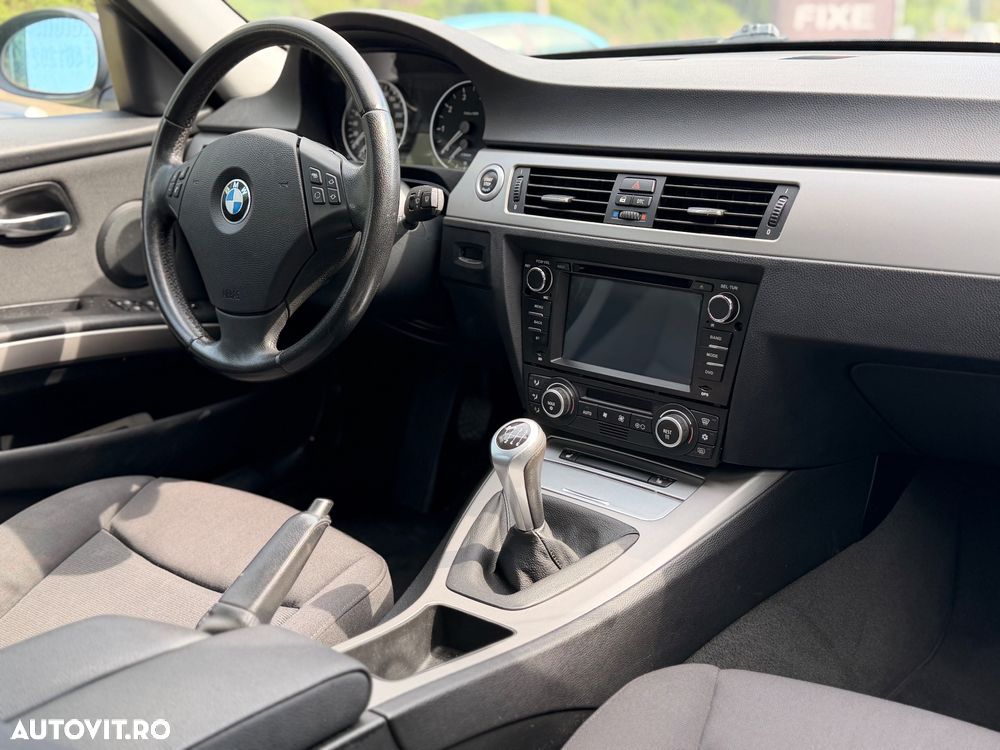 BMW Seria 3 320i - 5