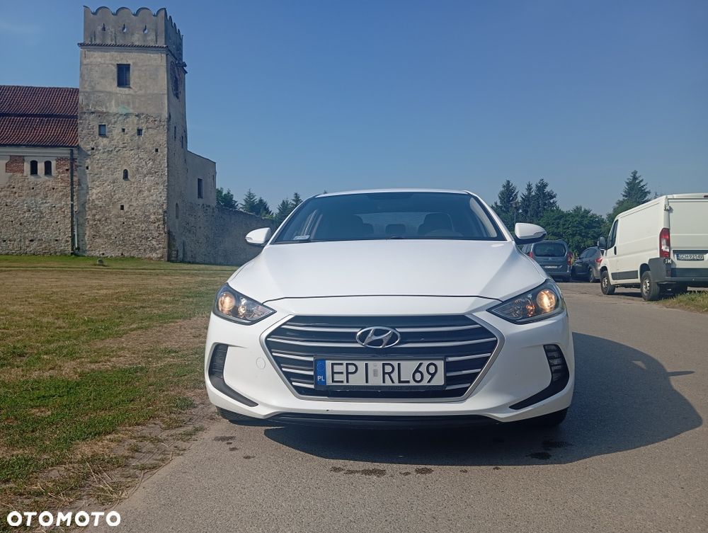 Hyundai Elantra - 1