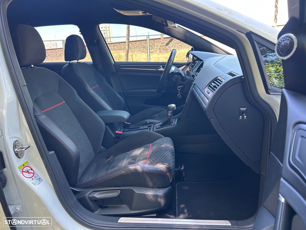 VW Golf 2.0 TSI GTI DSG Performance - 14
