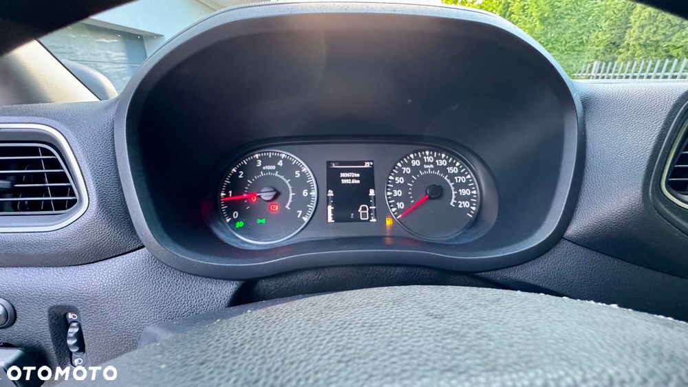 Renault Renault Master kontener Rampa Izoterma najazd WINDA 3 miejsca izolowany budka na rama 6EP 8EP - 23