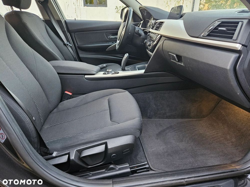 BMW Seria 3 330d Touring xDrive Sport-Aut Luxury Line - 23