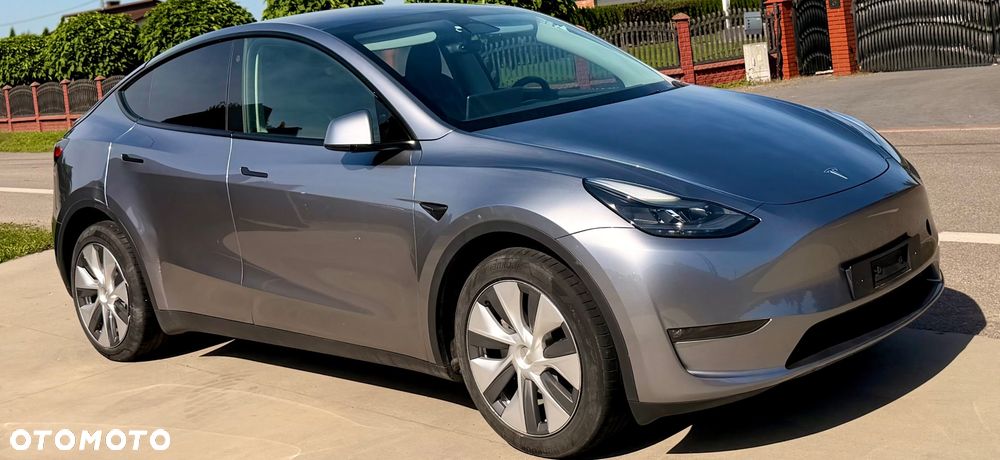 Tesla Model Y Long Range Dual Motor AWD - 2
