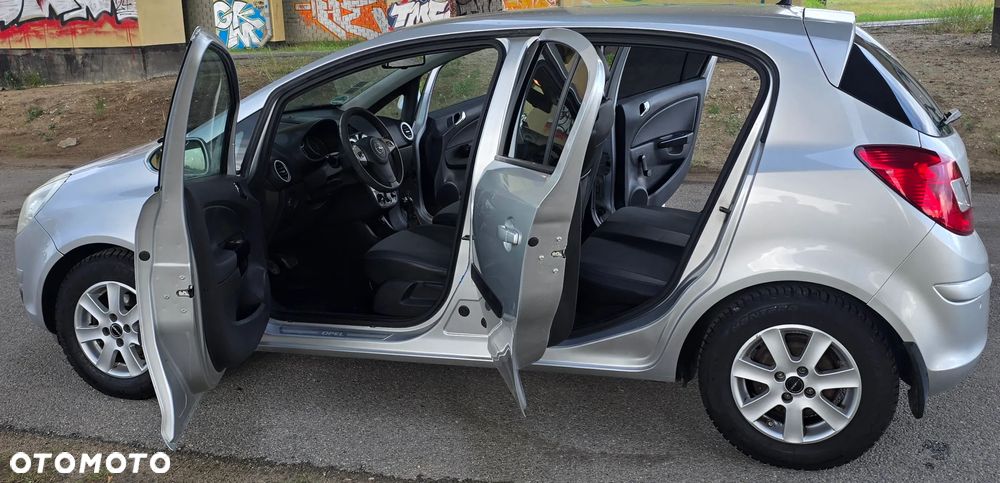 Opel Corsa 1.4 16V Cosmo - 19