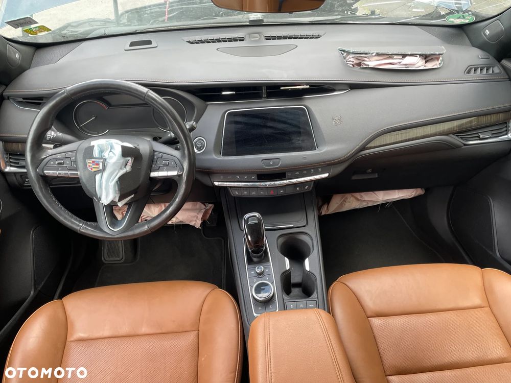 Cadillac XT4 w całości lub na części - 9