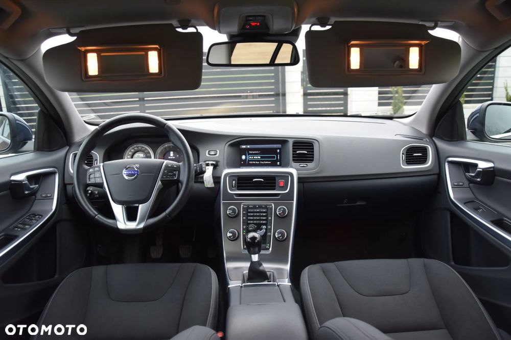 Volvo V60 D3 Momentum - 35
