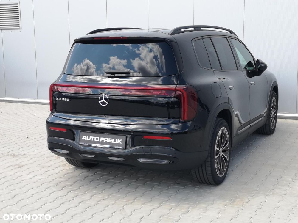 Mercedes-Benz GLB - 10