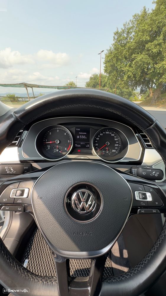 VW Passat 2.0 TDI Confortline - 9
