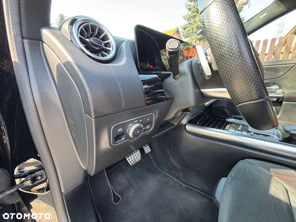 Mercedes-Benz GLA 200 7G-DCT AMG Line - 11