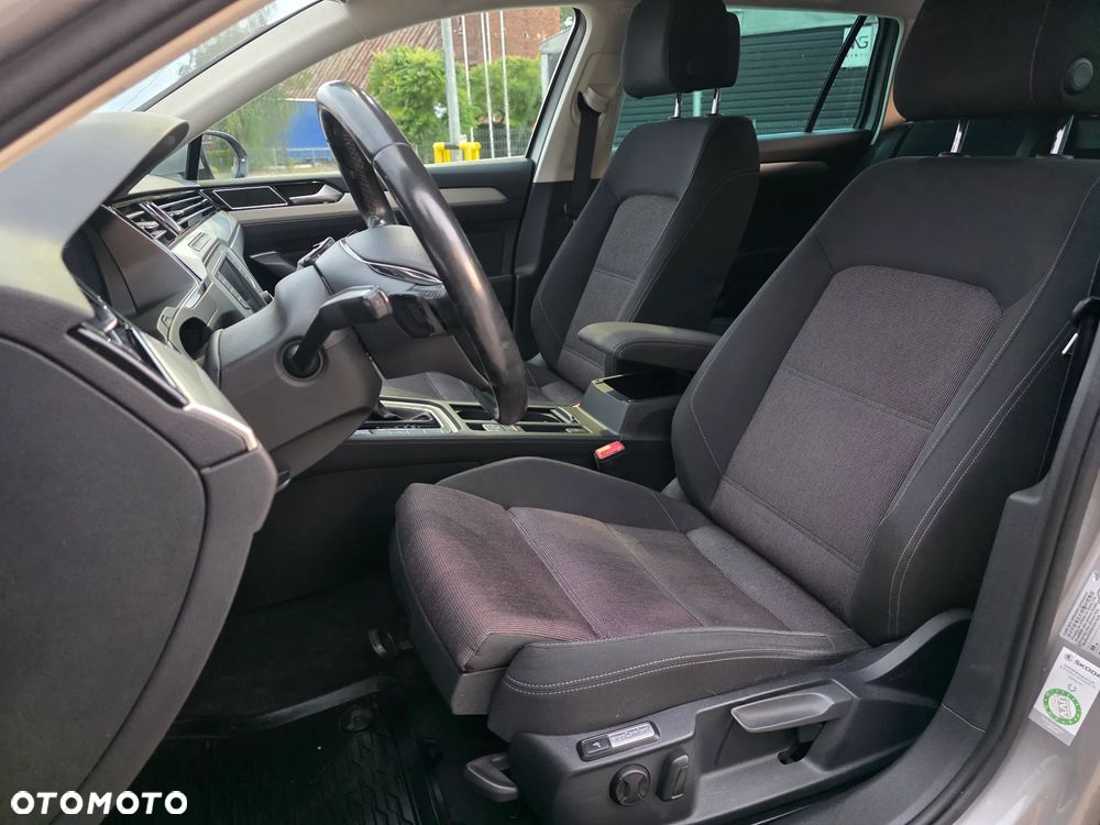 Volkswagen Passat 2.0 TDI SCR DSG Comfortline - 12
