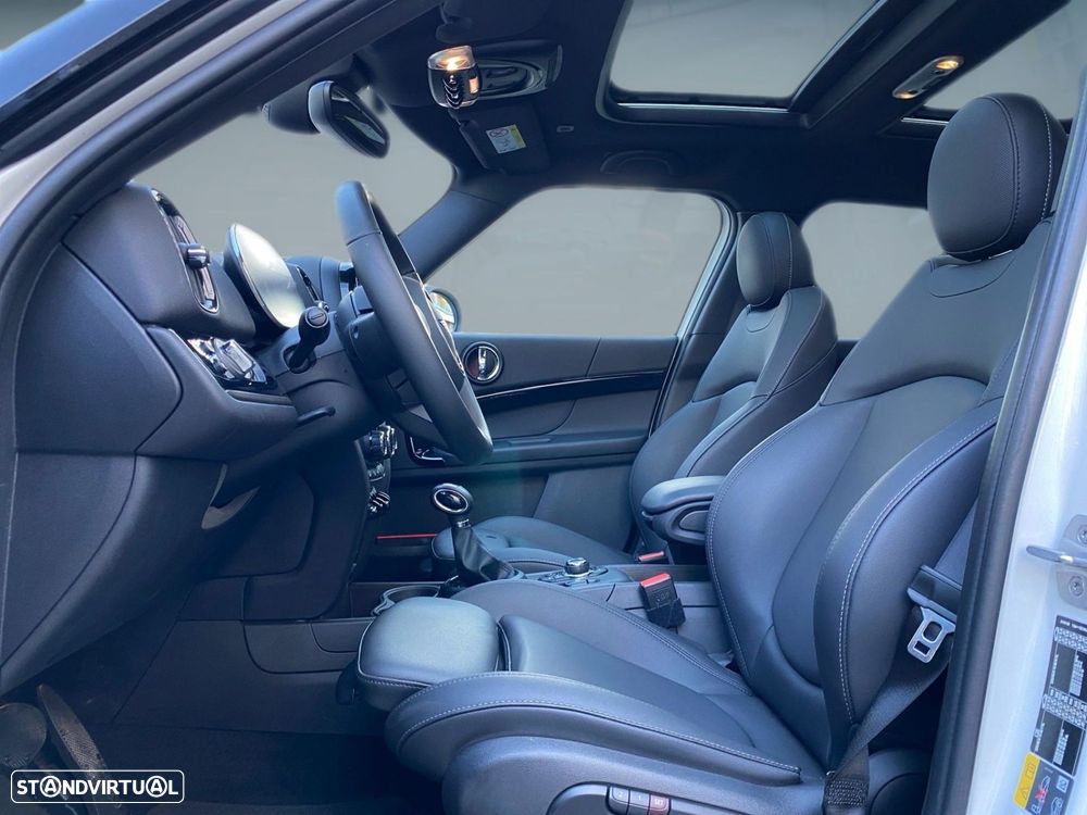 MINI Countryman Cooper SE Premium P. Classic Auto - 4