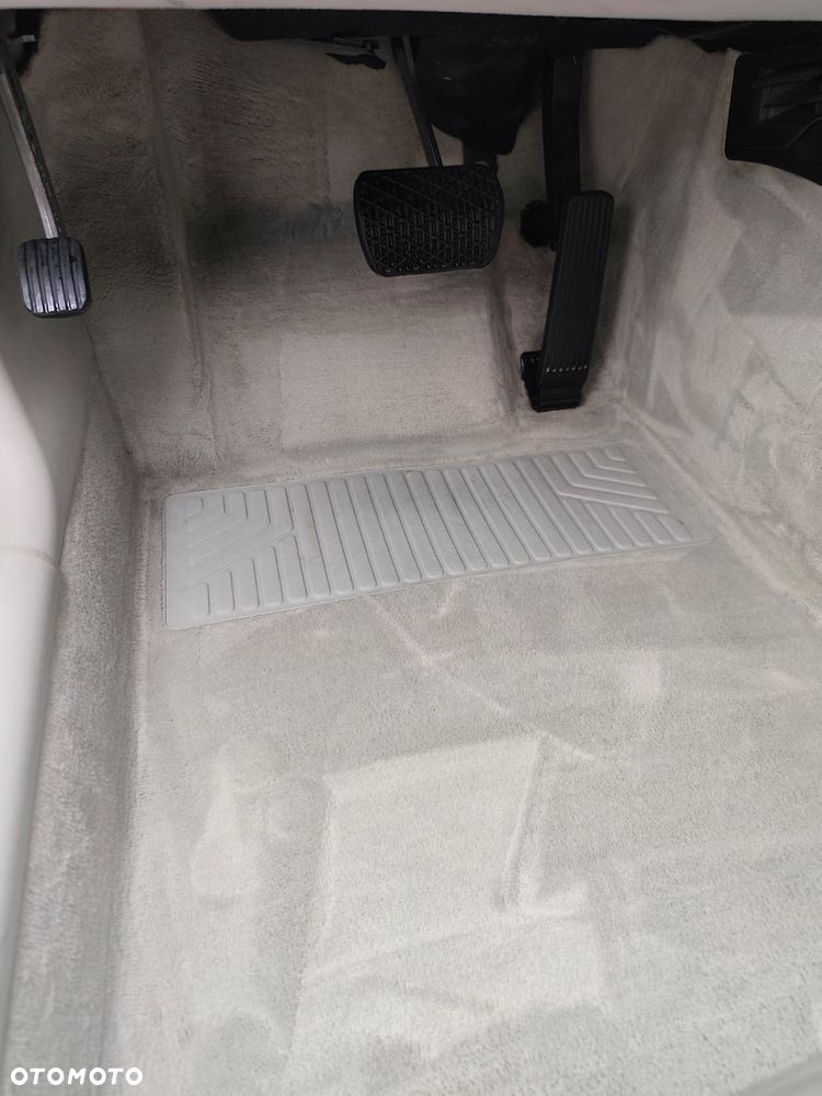 Mercedes-Benz Klasa E 320 T Elegance - 3