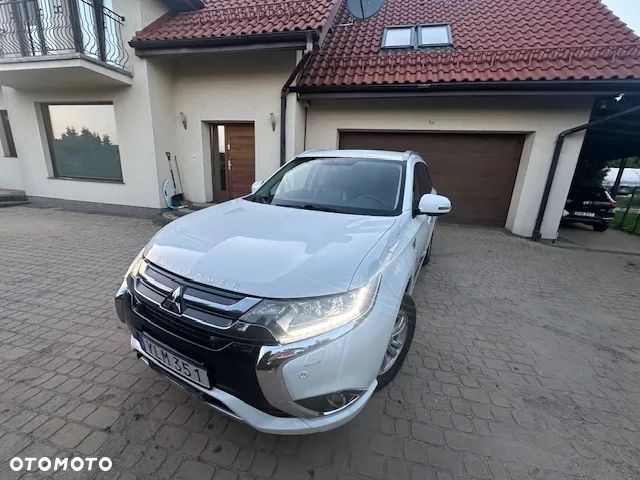 Mitsubishi Outlander 2.0 4WD Plug-In Hybrid - 1