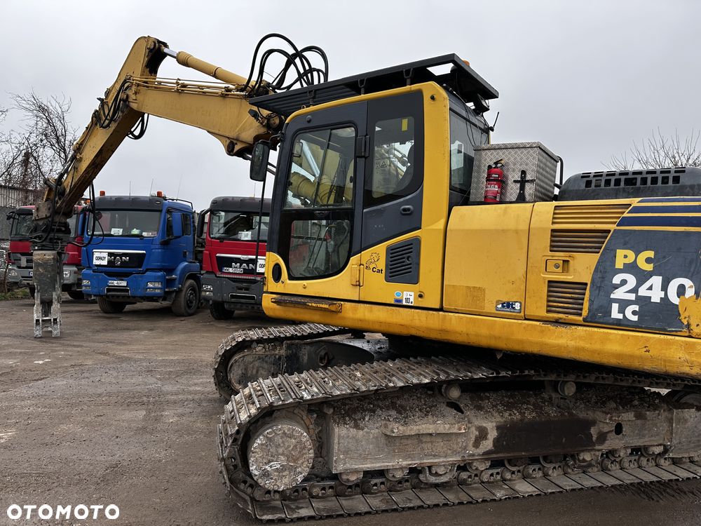 Komatsu PC240 - 2