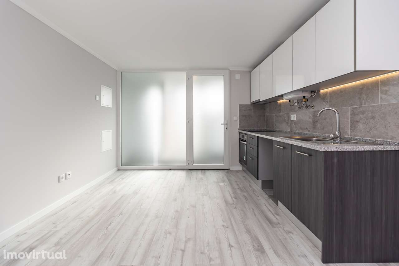 Arrendo Apartamento T1 remodelado- Casal do Marco, Paio Pires 750 Eur - Grande imagem: 3/12