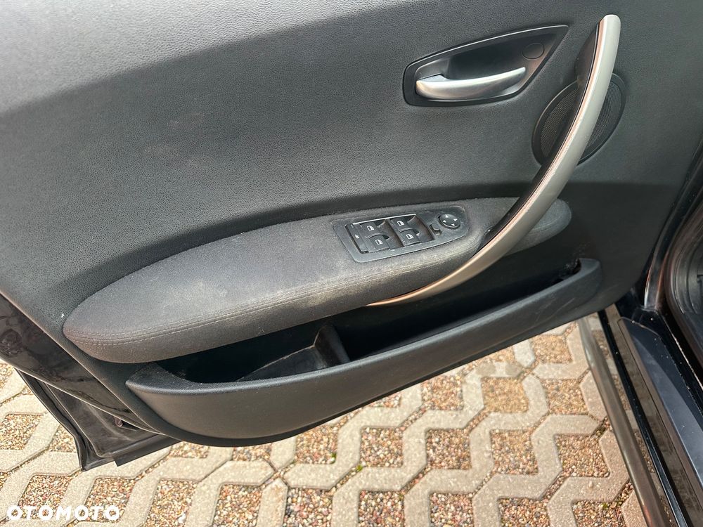 BMW Seria 1 120i - 33
