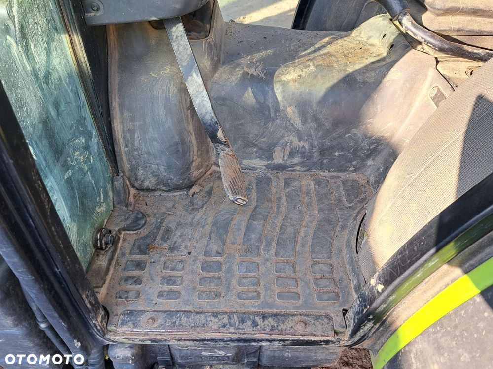 Claas Nexos 240F 4X4 - 13