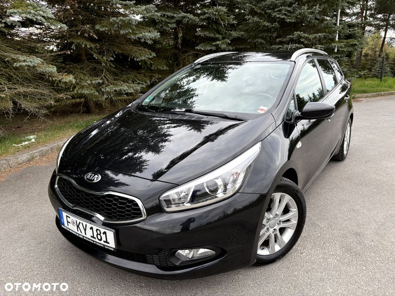 Kia Ceed 1.6 GDI Dream Team Edition - 1