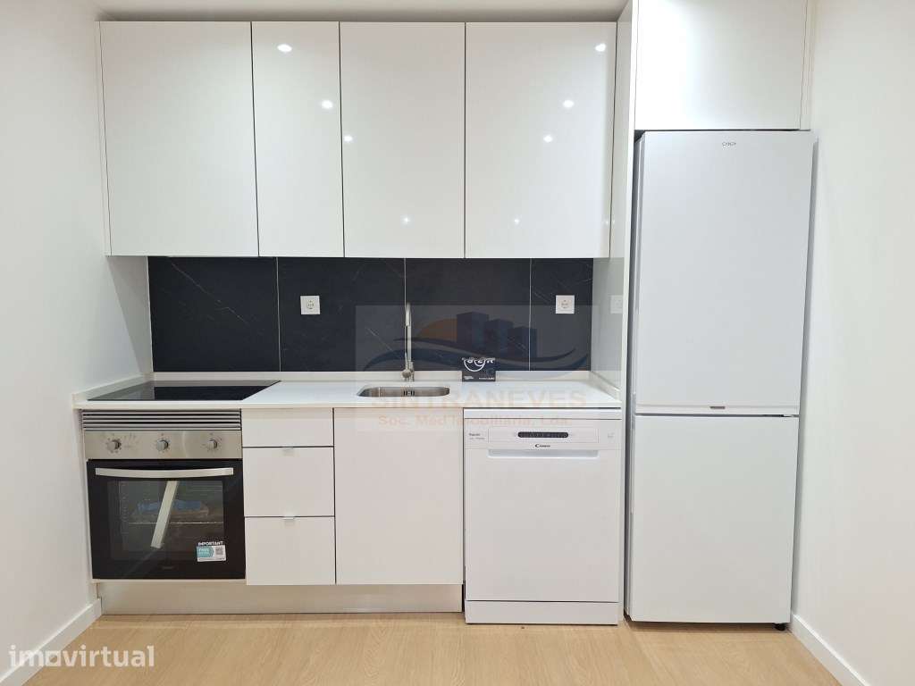 T3 em remodelação total - com logradouro - Falagueira - Grande imagem: 3/11