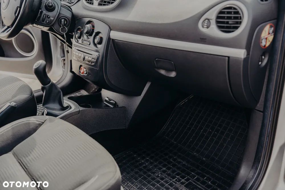 Renault Clio - 27