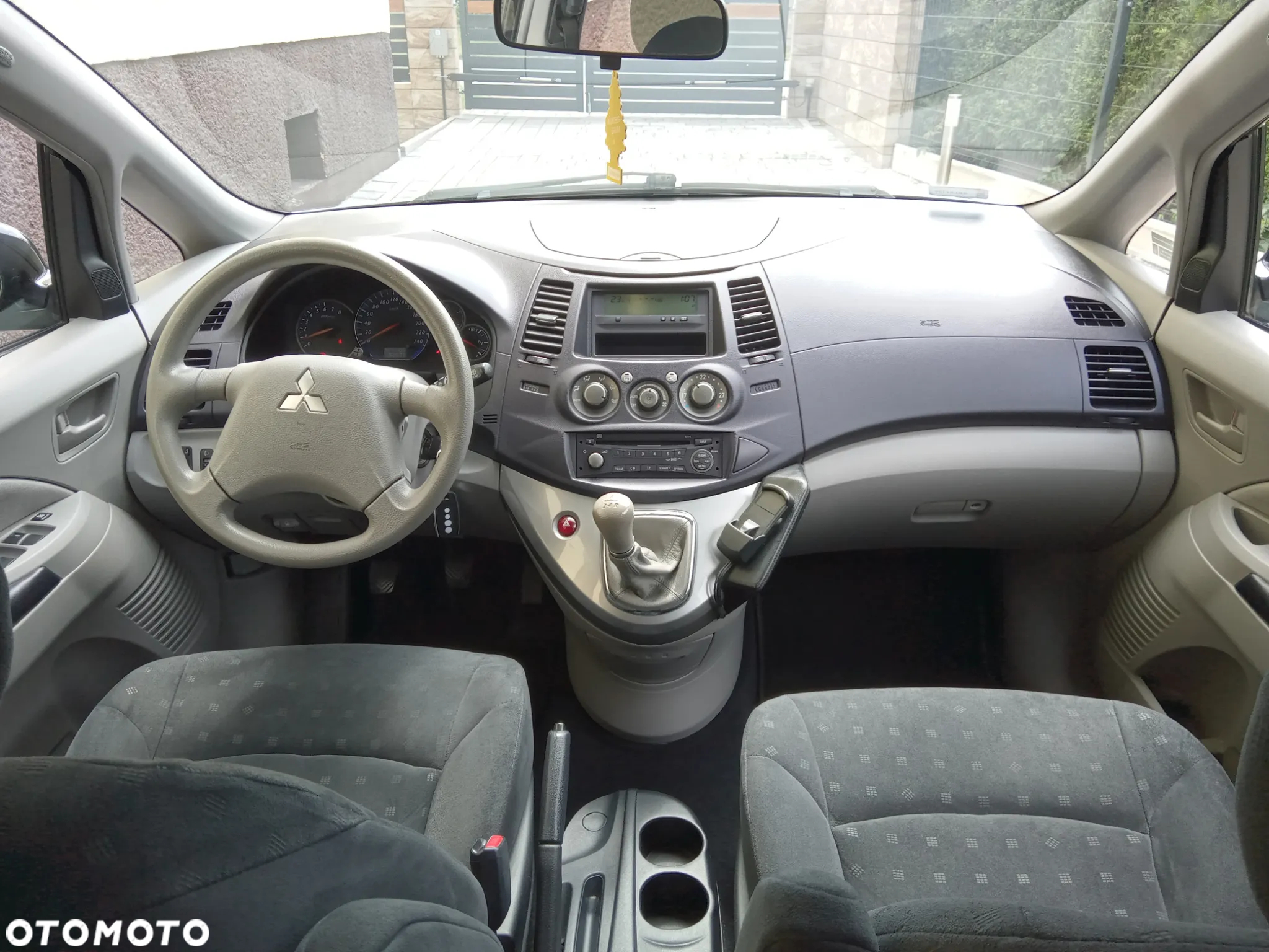 Mitsubishi Grandis - 11
