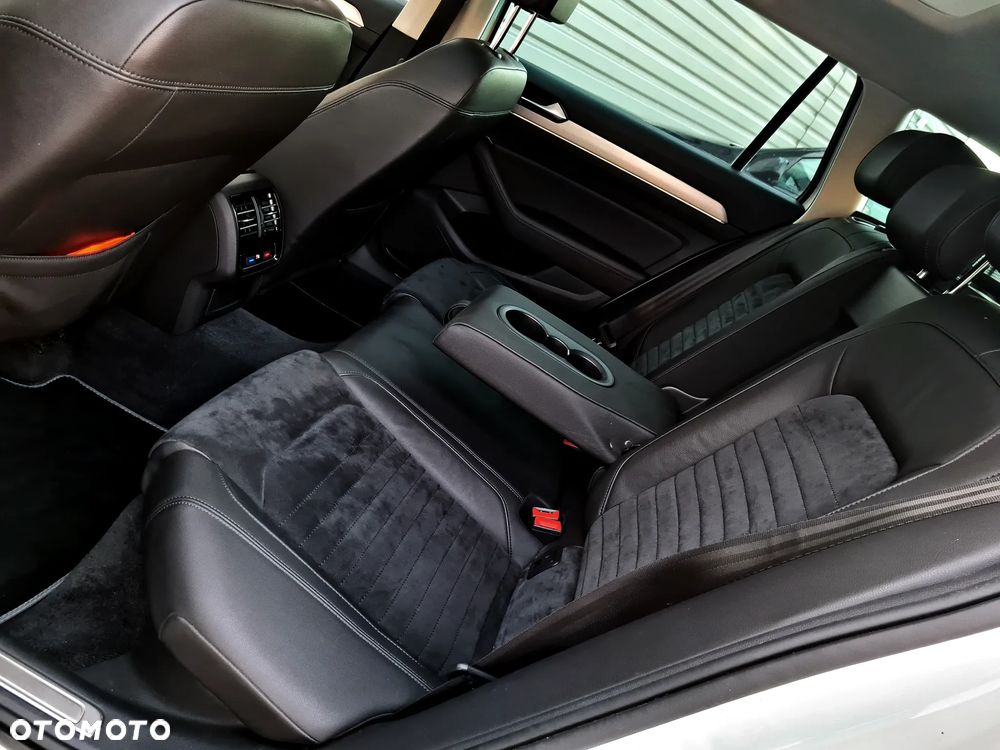 Volkswagen Passat Variant 2.0 TDI SCR DSG BlueMotion Highline - 19