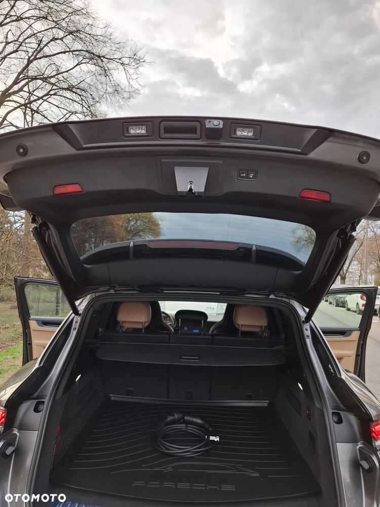Porsche Cayenne - 40