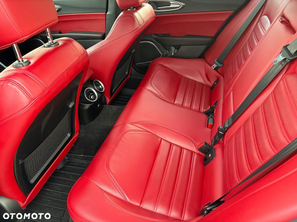 Alfa Romeo Giulia 2.0 Turbo Veloce - 10