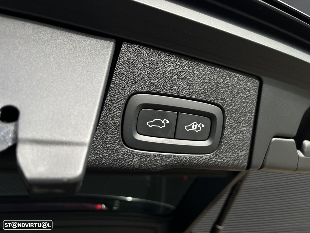 Volvo XC 60 2.0 T6 PHEV Plus Dark AWD - 17