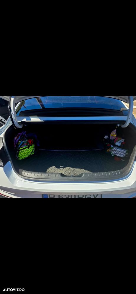Hyundai Elantra 1.6 l 123 CP 6MT Exclusive - 8