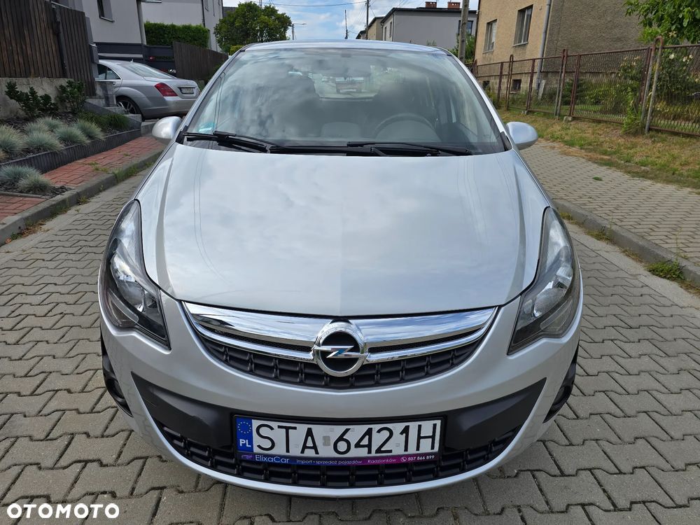 Opel Corsa 1.2 16V Essentia - 2