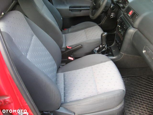 Skoda Octavia 1.6 Ambiente - 18