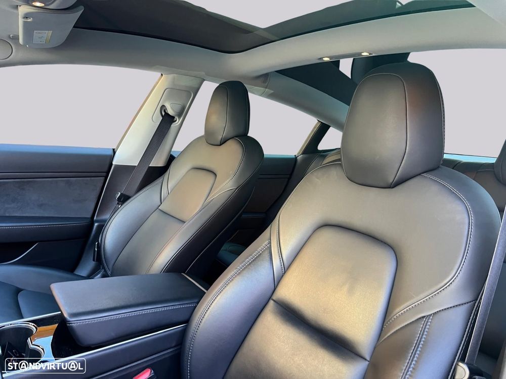 Tesla Model 3 - 12