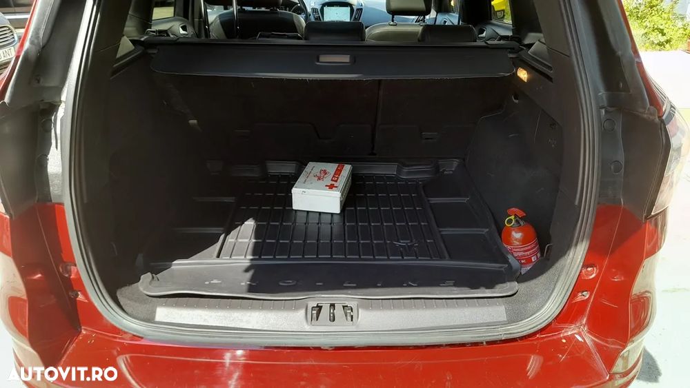 Ford Kuga 2.0 TDCi 4WD Powershift ST-Line - 28