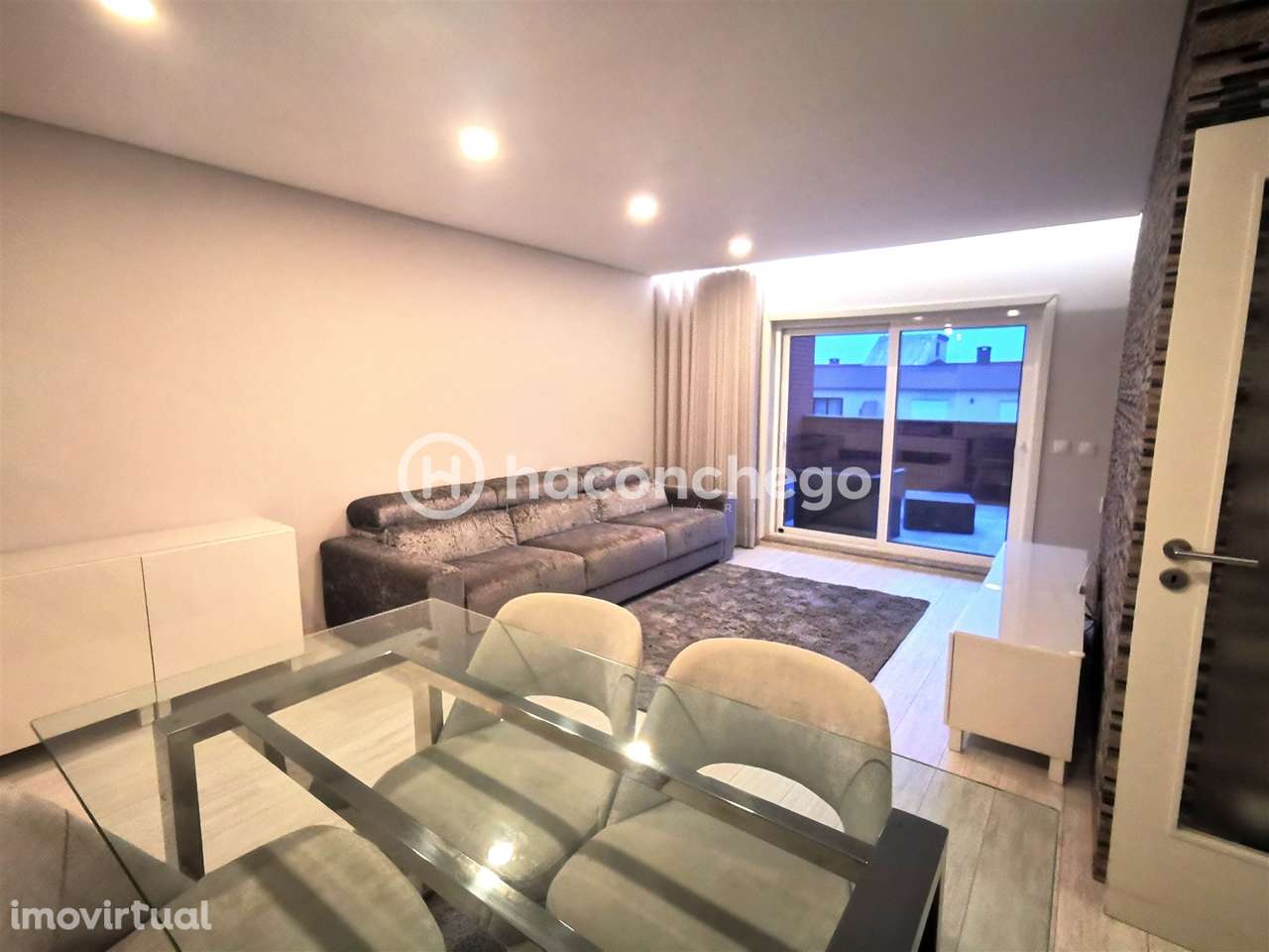 Apartamento T2 remodelado com terraço para arrendar em Arcozelo Barcel - Grande imagem: 2/22