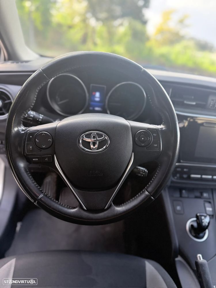 Toyota Auris Touring Sports 1.8 HSD Comfort - 20