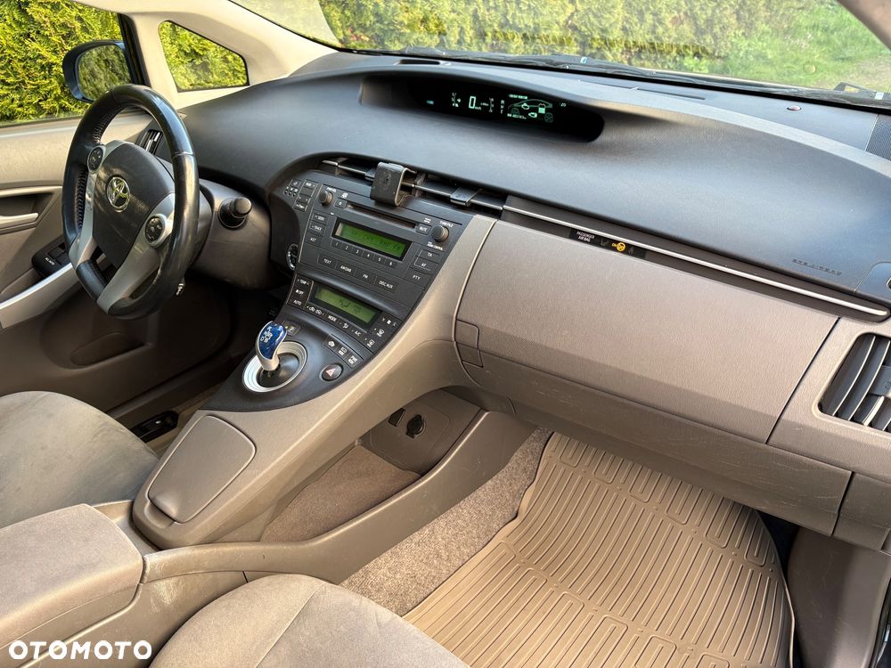 Toyota Prius (Hybrid) - 5